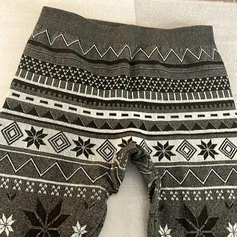 [ML/L25]Cabin Fever Insulated Gray Snowflakes Legging- NWOT - Picture 3 of 3
